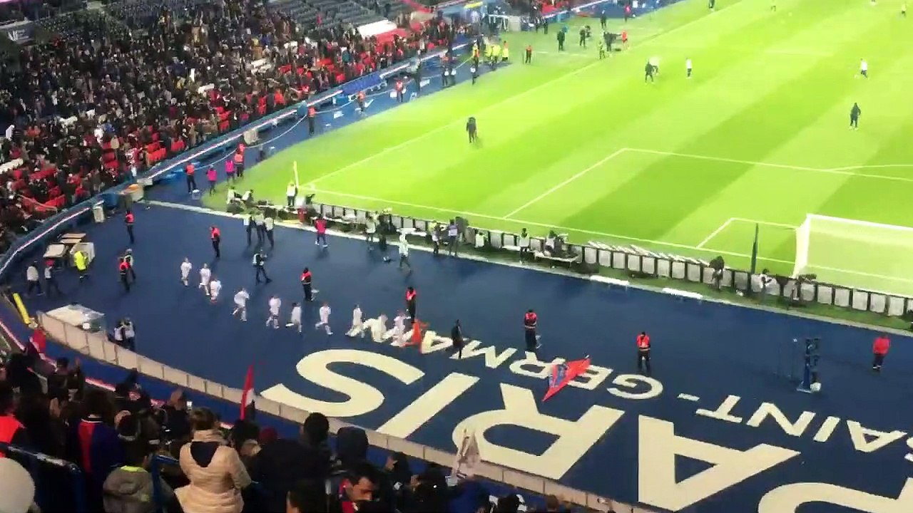 Tour d'honneur des U15F du FC Boissy après leur victoire lors du Orange Football Challenge (Remerciements à Laetitia Poiré pour la vidéo)