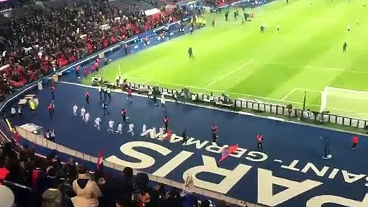Tour d'honneur des U15F du FC Boissy après leur victoire lors du Orange Football Challenge (Remerciements à Laetitia Poiré pour la vidéo)