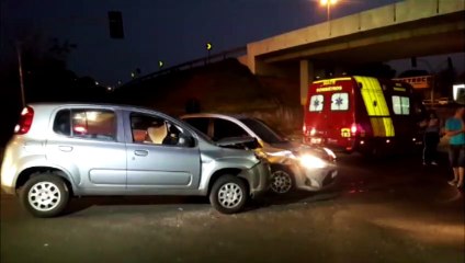 Download Video: Batida entre carros deixa duas mulheres feridas, uma delas gestante, sob o ‘viaduto Petrocon’