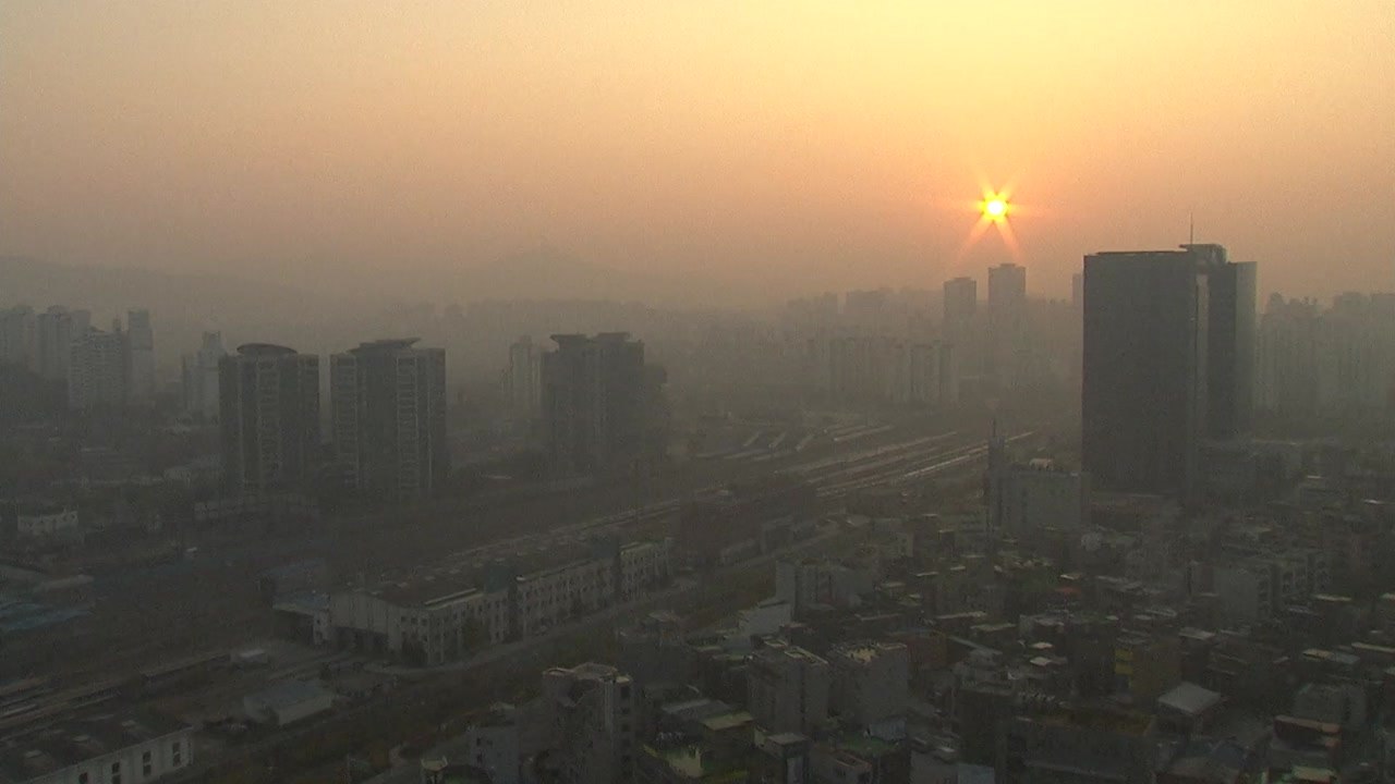 [날씨] 황사에 미세먼지↑...서울 미세먼지 주의보 / YTN