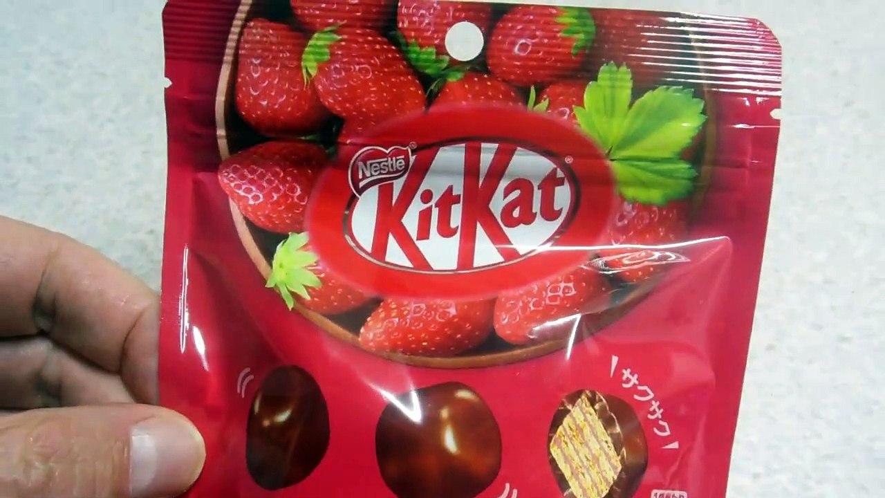 Strawberry KitKat Cubes in Japan! video Dailymotion