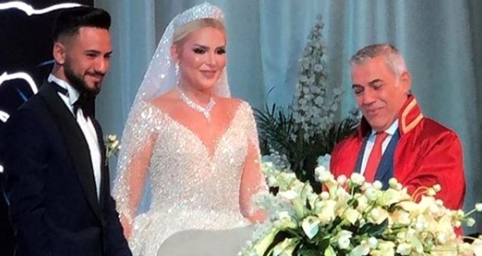 Dün akşam evlenen Selin Ciğerci, soyadını Çıra olarak değiştirdi