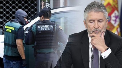 Policía y Guardia Civil desafían a Marlaska: acusan al ministro socialista de dejarles inermes frente a violentos como estos en la 'ratonera catalana'