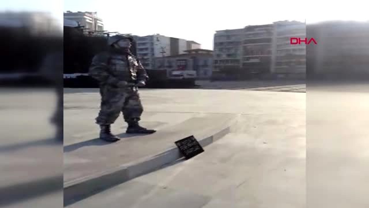 İzmir cumhuriyet ve şehitler için 24 saatlik canlı heykel gösterisi sürüyor - 3