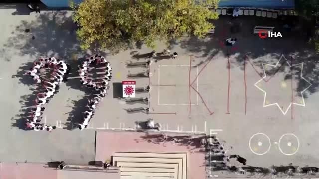 Elazığ'da 200 öğrenciden '29 Ekim' koreografisi