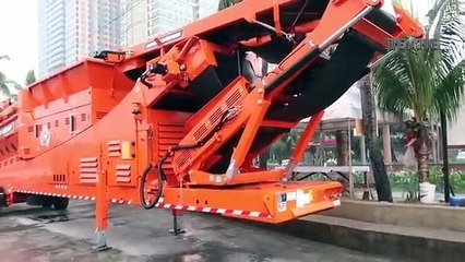 Amphibious Excavator Dredging Black Sand In Manila Bay