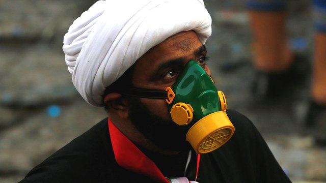 Iraq protesters defy curfew in Baghdad