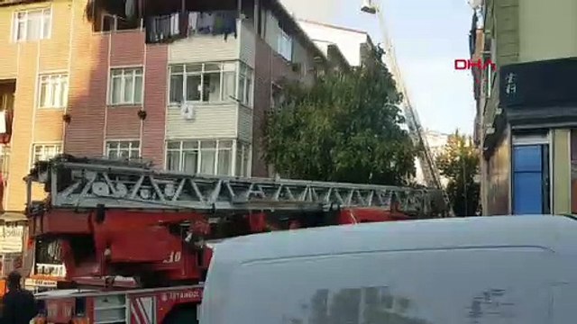 Esenyurt’ta binanın çatısında yangın