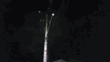 Poste com lâmpada queimada gera reclamação no Country