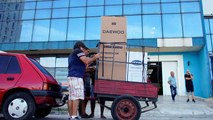 Los cubanos acuden en masa a los comercios para comprar electrodomésticos en divisas extranjeras