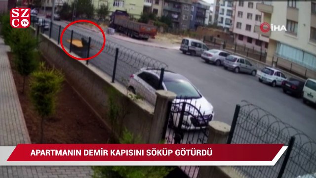 Apartmanın demir kapısını söküp götürdü