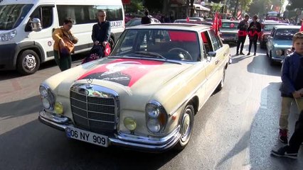 Klasik otomobilcilerden cumhuriyet konvoyu -1