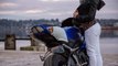 Esta bloguera graba su propio y aparatoso accidente de moto mientras conduce a 180 kilómetros por hora