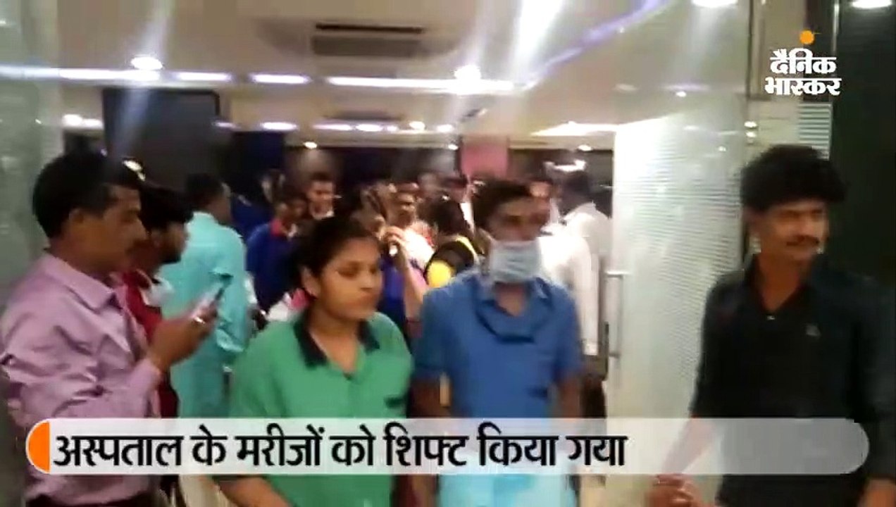 टायर गोदाम में भीषण आग से अफरा-तफरी, बगल के अस्...