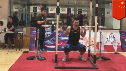 Chinese CBA player shows off world's strongest squat
