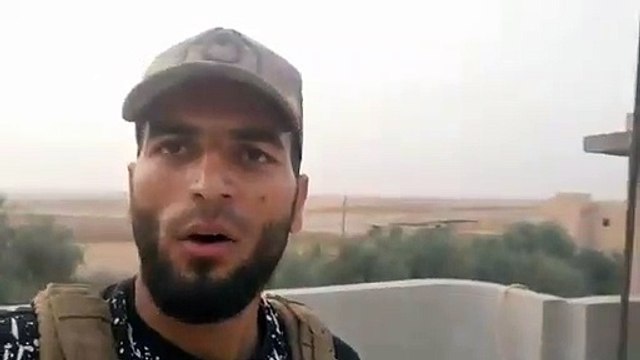 الجيش الوطني يزيل علم نظام الأسد من إحدى قرى رأس العين