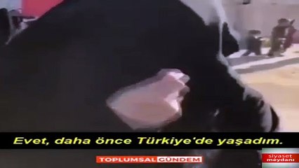 TESLİM OLAN IŞİD ÜYESİ KADINLAR. TÜRKİYE'YE GİRİŞ YAPMAK İÇİN SINIR KAPISINDA BEKLİYORLAR.