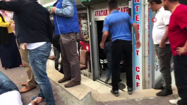 Esenyurt Mehterçeşme Mahallesi'nde iki grup arasında çıkan silahlı çatışmada ilk belirlemelere göre 4 kişi yaralandı. Olay yerine çok sayıda polis ve sağlık ekibi sevk edilirken bazı yaralıların durumunun ağır olduğu kaydedildi.