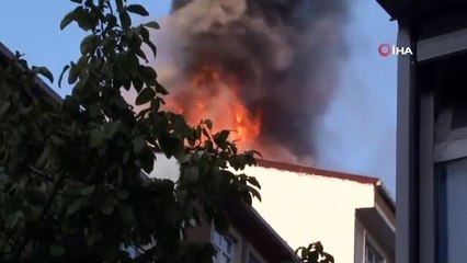 Esenyurt'ta binanın çatısı alev alev yandı