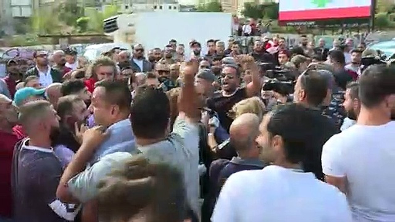 Premiê libanês renuncia