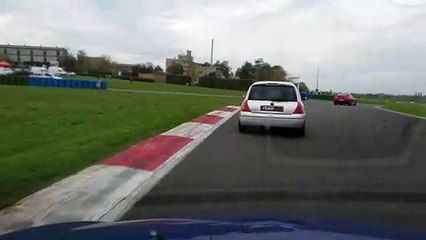 La petite glissade d'un pilote du dimanche en pyjama ignifugé