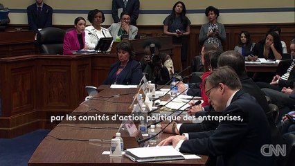 "Je vais faire le méchant" : les interrogatoires incisifs de la députée américaine Alexandria Ocasio-Cortez