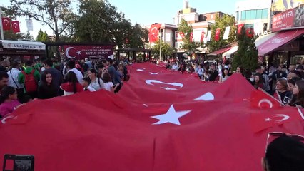 İstiklal Marşı’nın on kıtasını ezbere okudu, gözyaşlarına boğuldu