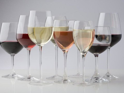 Red Wine Glass vs. White Wine Glass: What's the Difference?