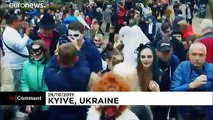 В центре Киева собираются зомби