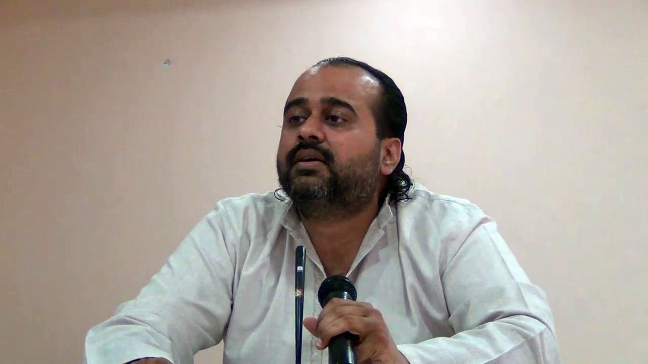 Acharya Prashant, with students: Why am I always thinking of the society?