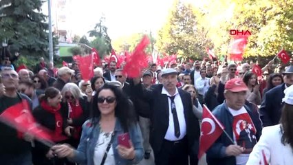 Eskişehir'de 10 bin kişiyle cumhuriyet yürüyüşü