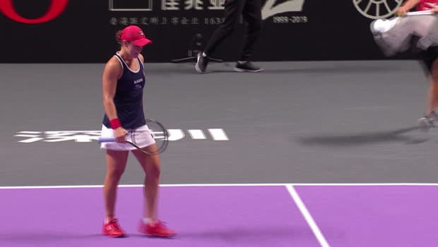 Bertens bt Barty (3-6 6-3 6-4)