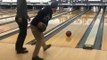 Meilleur coup de bowling jamais vu : ils font un strike à 2 !