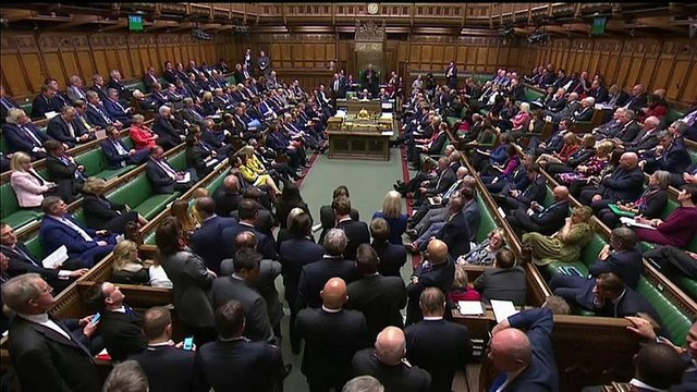 Палата общин согласилась переизбраться. Выборы намечены на 12 декабря