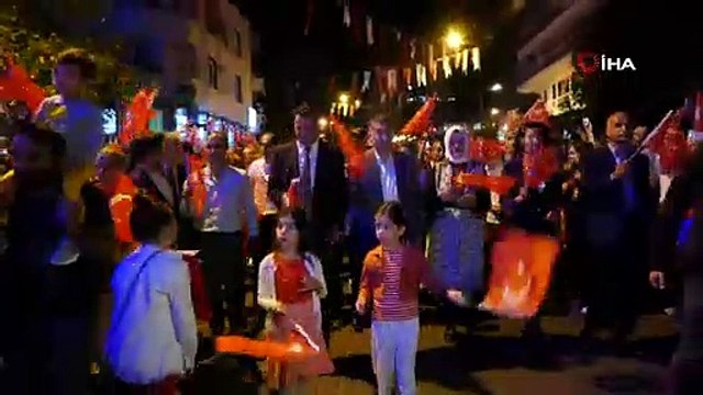 Kaş’ta Cumhuriyet yürüyüşü ve fener alayı