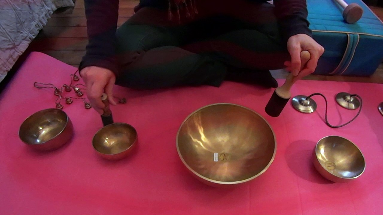 Live singing bowls : music for yoga, massage, meditation, reading, as a method of stress management