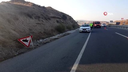 Tır devrildi, dorsedeki pancarlar su kanalına saçıldı: 1 yaralı