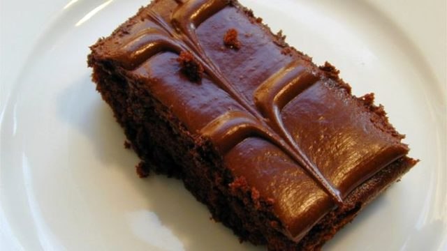 Cenaze yemeğinde yanlışlıkla esrarlı kek servis edildi, davetliler baş dönmesi yaşadı