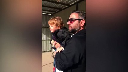 Cezaevi kapısında ağlayan Miraz bebek annesiyle buluştu