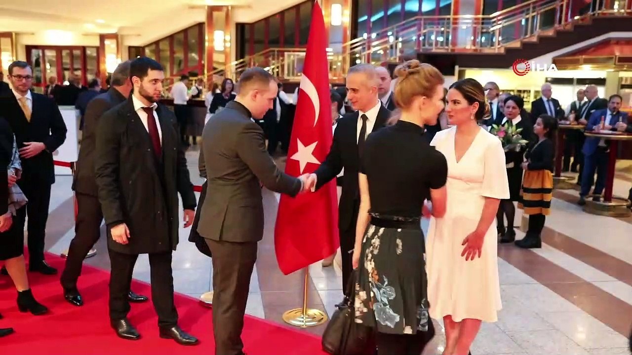 - 29 Ekim Cumhuriyet Bayramı'nı Türk ve Almanlar birlikte kutladı- Cumhuriyet Bayramı kutlamasına Fenerbahçe’nin eski teknik direktörü Daum da katıldı