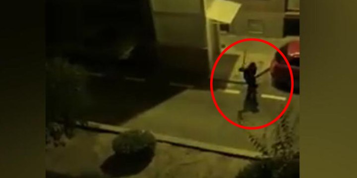 Así asaltan el centro de Hortaleza con palos y piedras en un ajuste de cuentas contra los menas