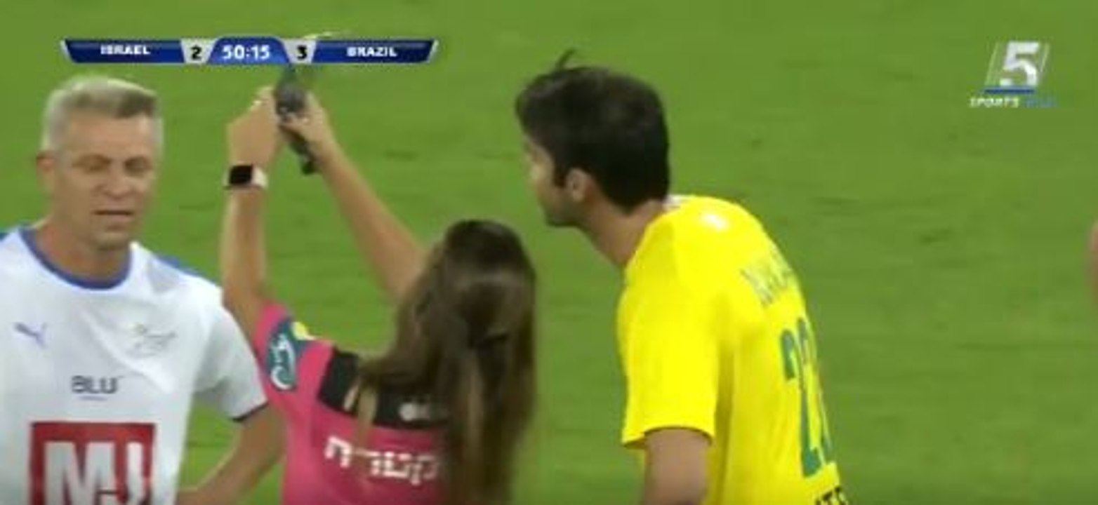 Referee shows Kaka a yellow card before taking a selfie with him | Oneindia Malayalam