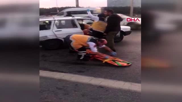 Basın ekspres yolu'nda servis minibüsü otomobile çarptı