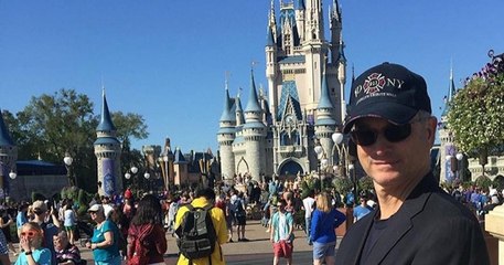 Un acteur offre à 1000 enfants de soldats tombés au combat une sortie à Disneyland