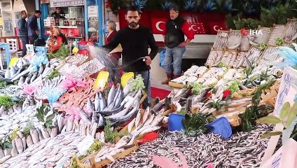Balıkçıların 'Denizlerin Kurufasulyesi' diye adlandırdığı hamsi 10 TL'ye düştü