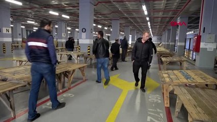 Sultangazi'de pazarcıların kapalı pazar eylemi