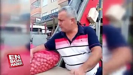 Asansörü olmayan binadaki dairesine pazar alışverişini vinçle çıkardı