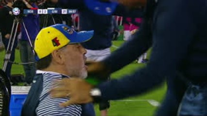 Argentine - Maradona a dirigé son équipe du Gimnasia...dans un fauteuil