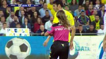 Kadın hakem Brezilya'lı futbolcu Kaka'ya kendisiyle özçekim yapmak için sarı kart gösterdi