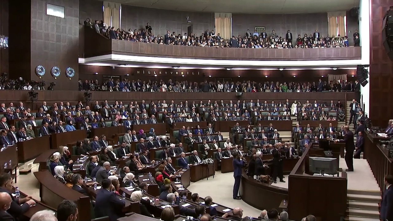 Cumhurbaşkanı Erdoğan: '(Suriye Milli Ordusu) Onlara 'terörist' diyorlar; kim, ABD. Ya bunlar bu toprakların sahipleri, topraklarını savunuyorlar. Bunlara nasıl terörist dersiniz?' - TBMM